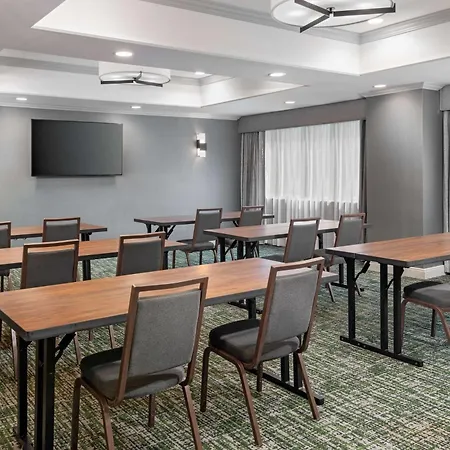 Hampton Inn Hartford Airport-3